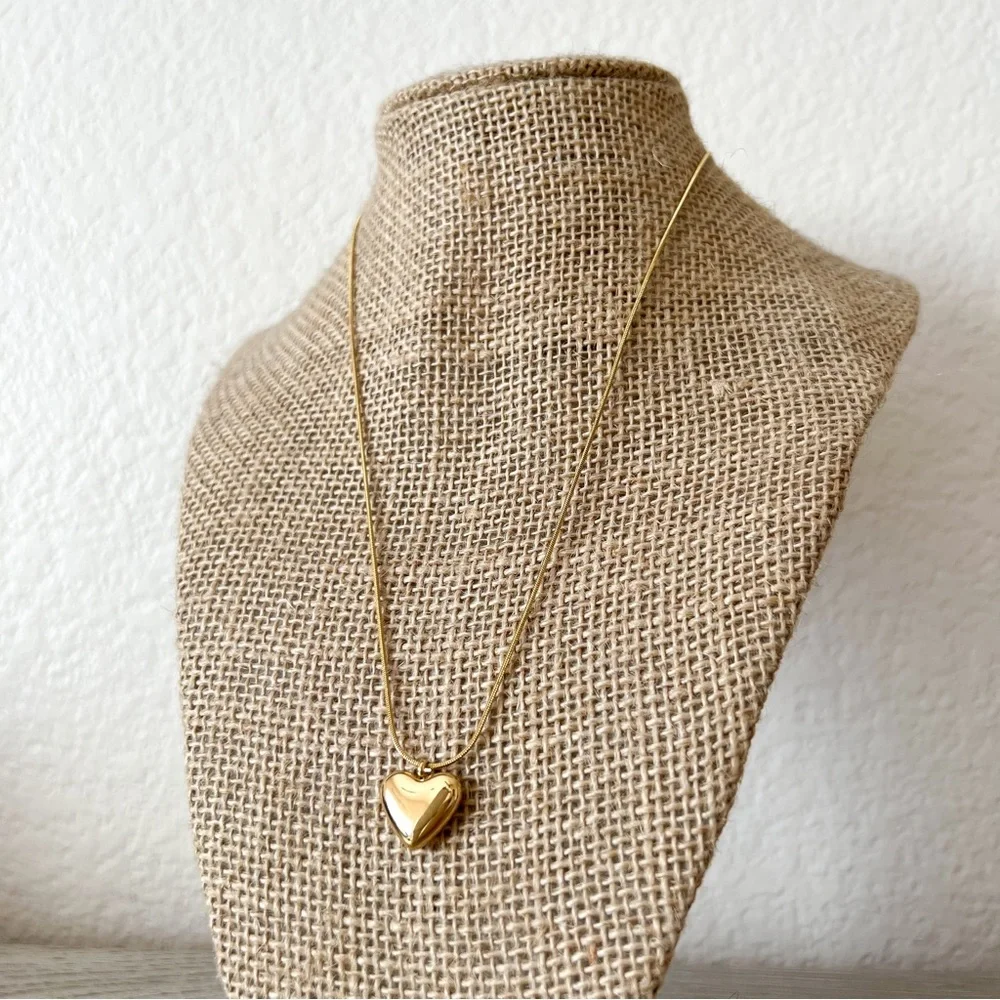 NEW | dainty necklace with heart pendant